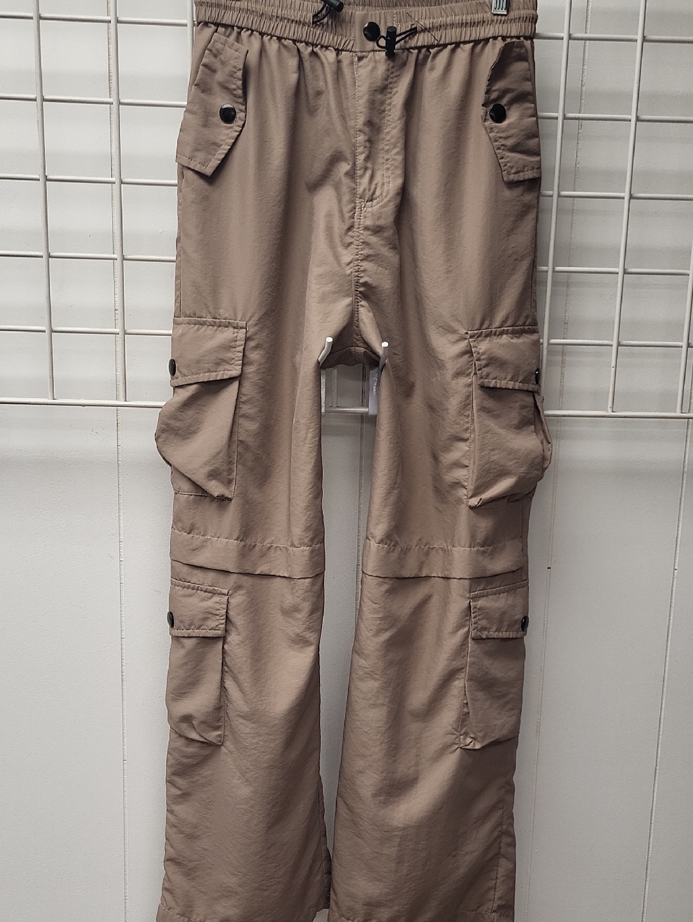 Leightweight Cargo Pants in Khaki, Size Small